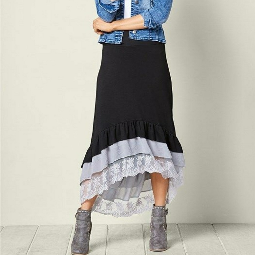 EUC Venus maxi/midi knit skirt with lace